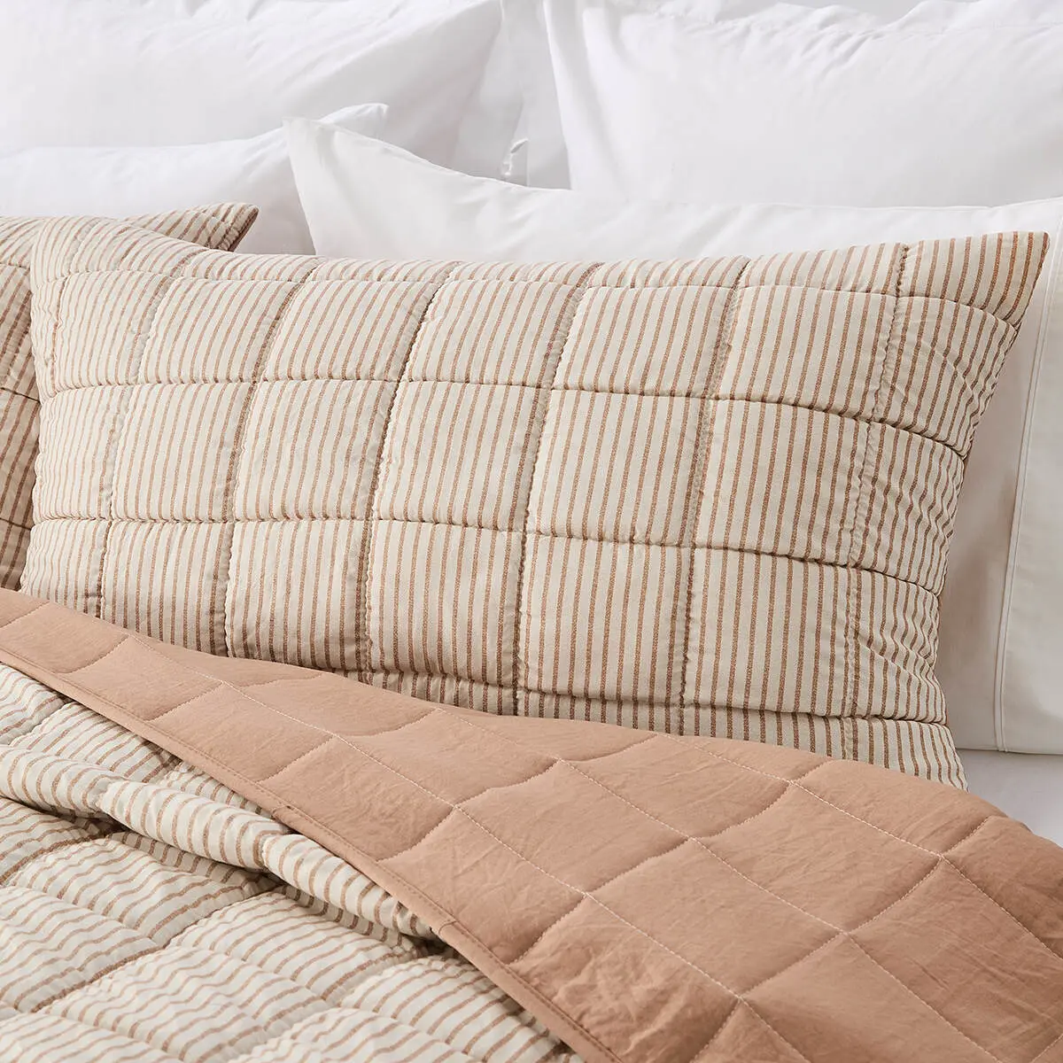 Coverlets & Comforters