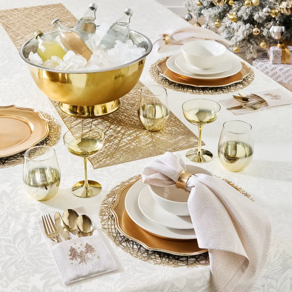 Seasonal Sparkle Dining