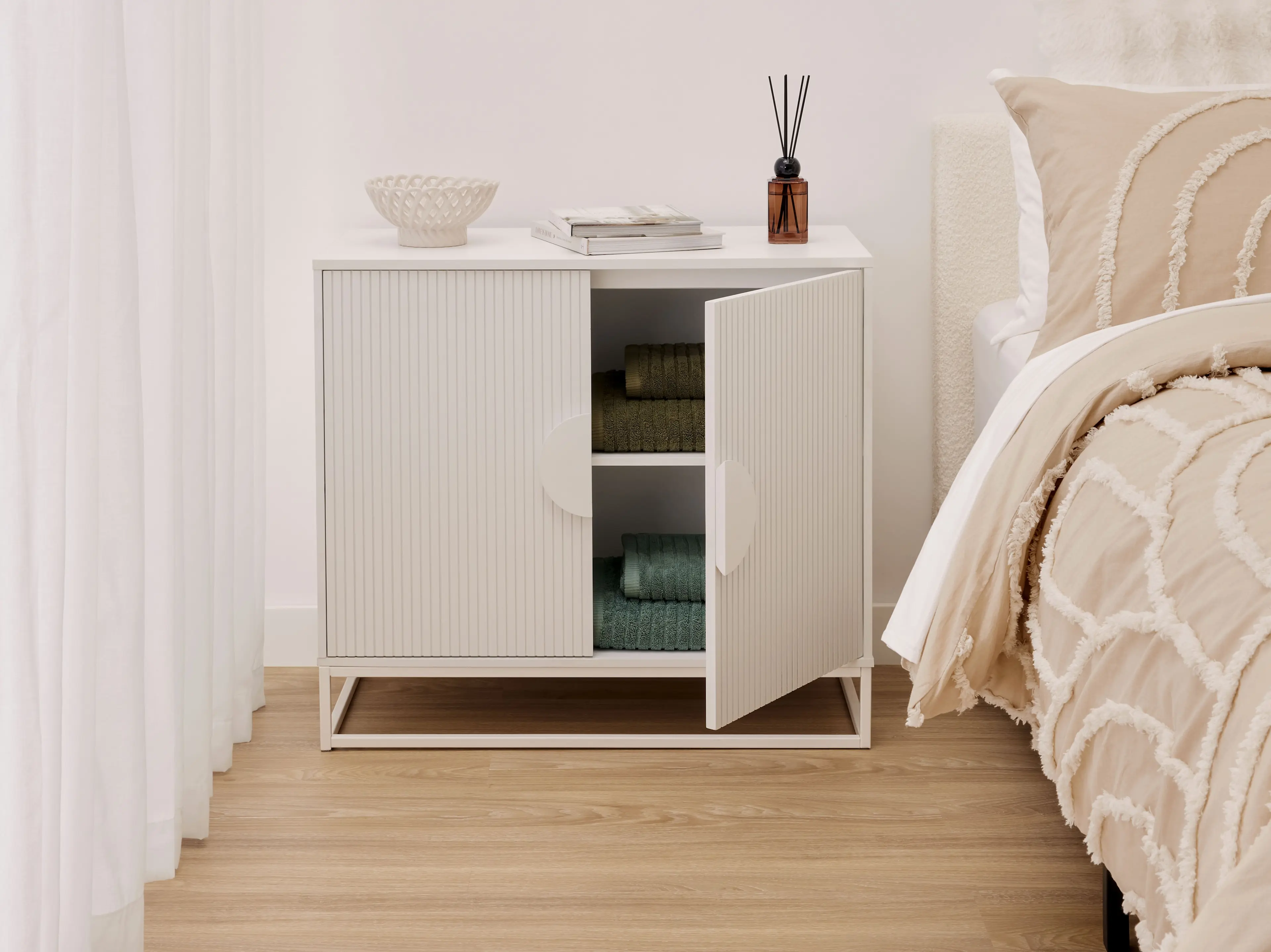 Bedroom 2: simple & modern look 2