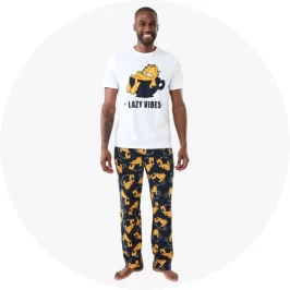 Talent Wearing Garfield License Short Sleeve Top and Long Leg Pants Pyjama