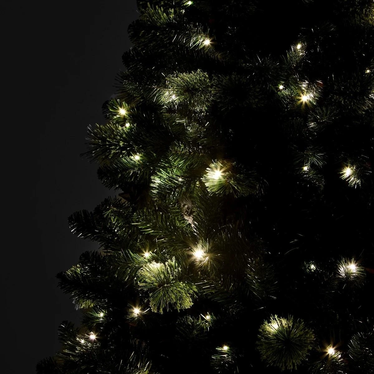 Pre-lit Christmas trees 3
