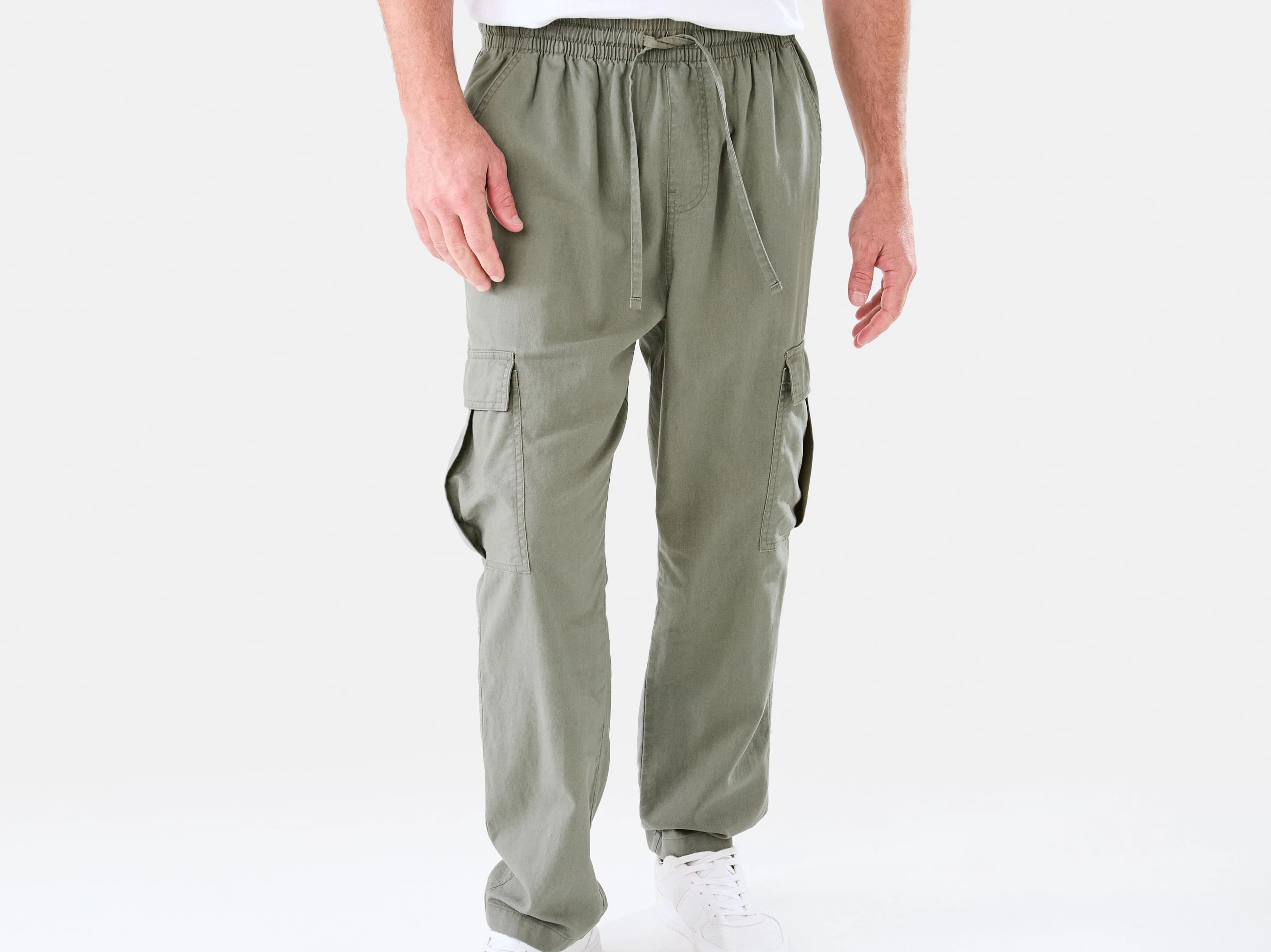 Man wearing green Linen Cargo Pants