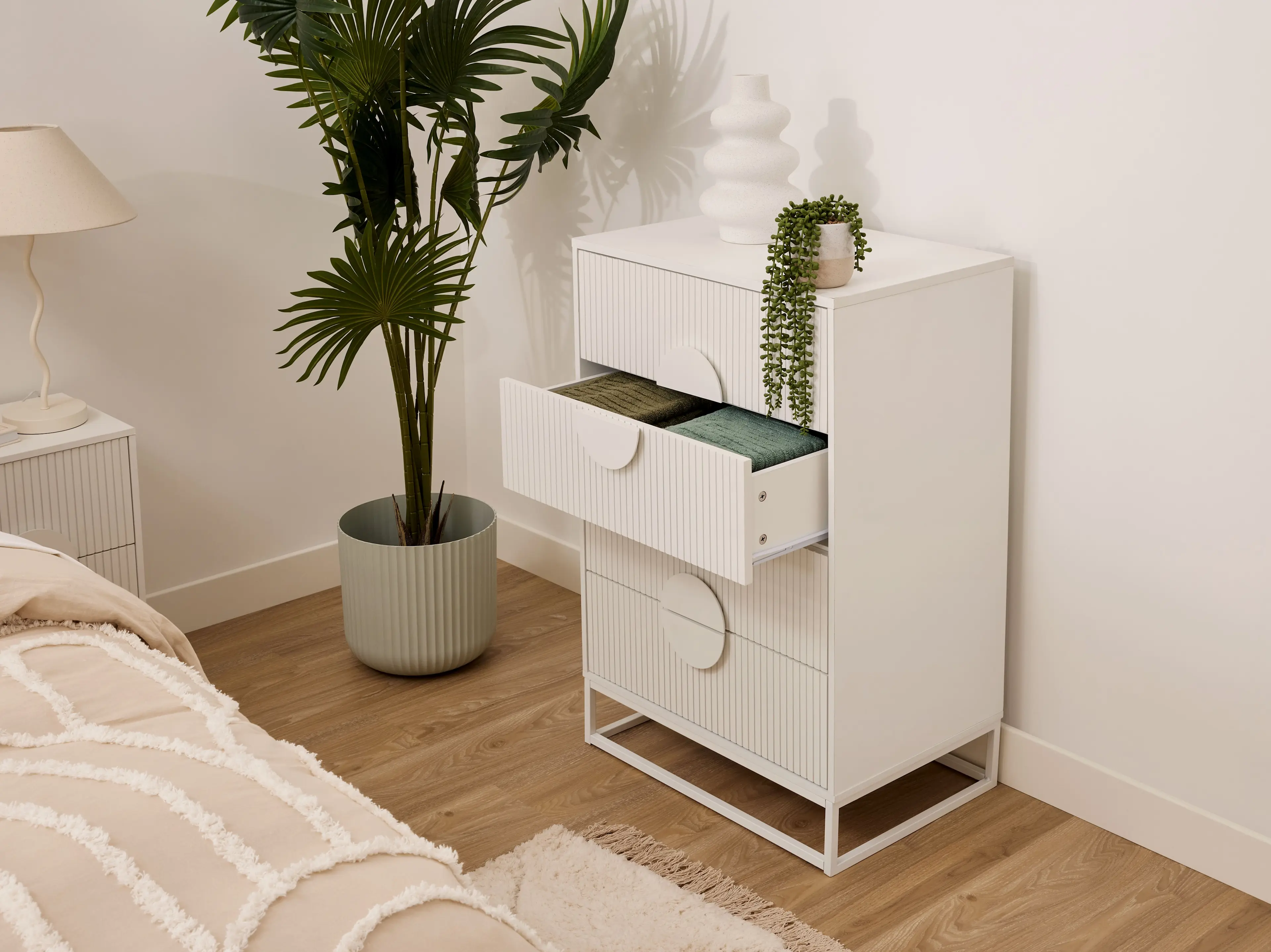 Bedroom 2: simple & modern look 3
