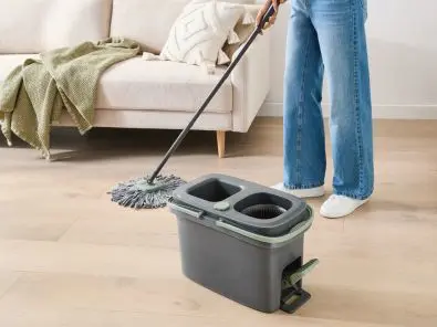 Mop and bucket set