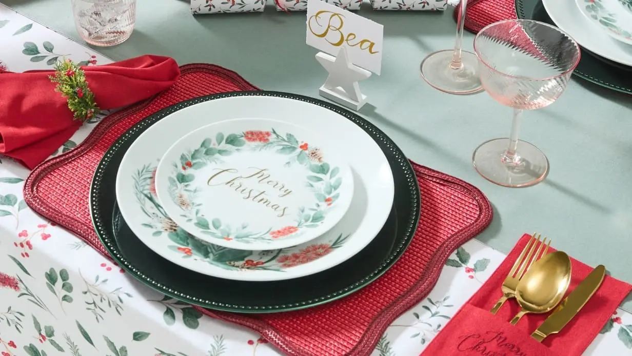 Traditional Cheer themed dining table set-up