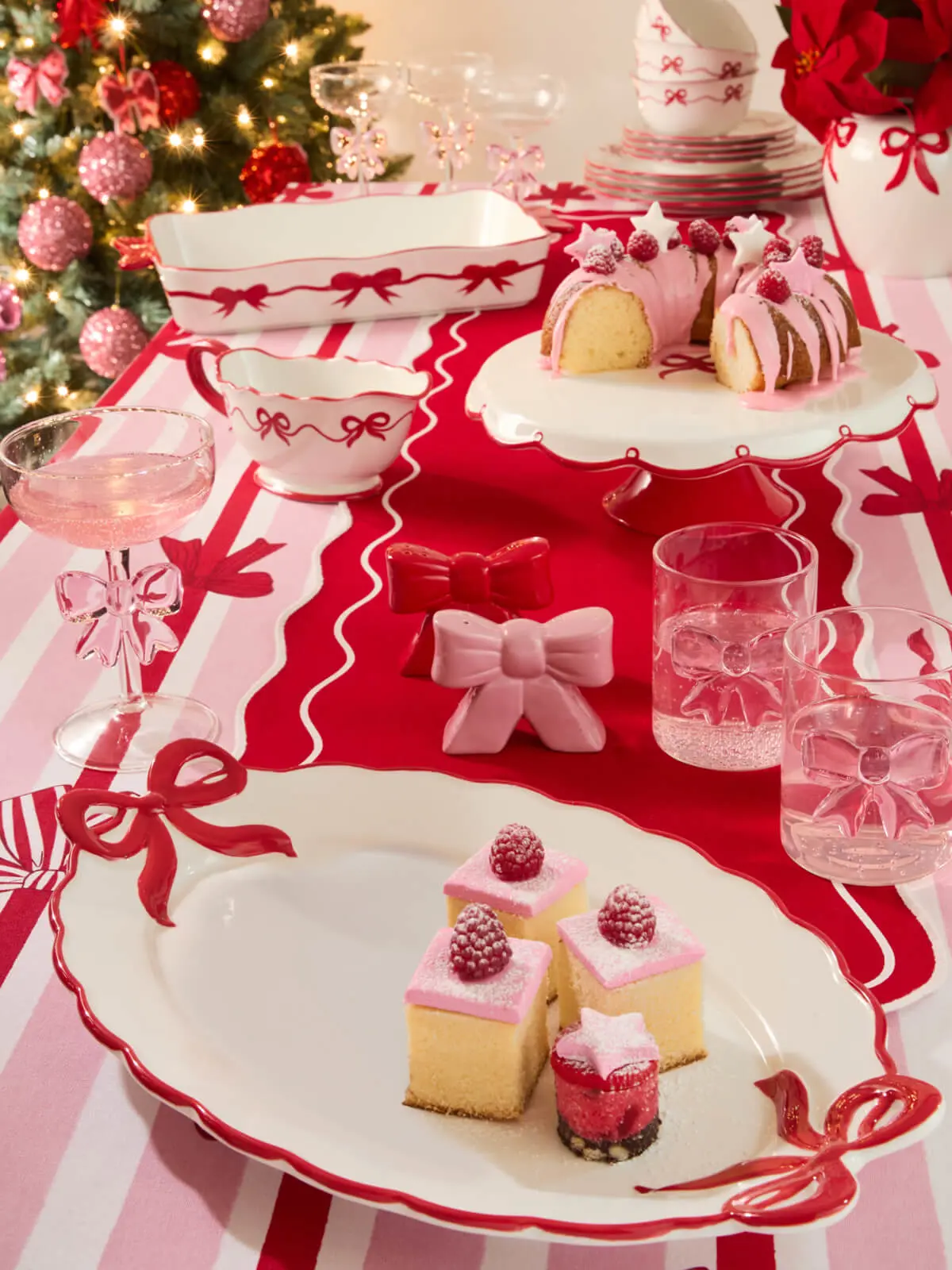 P6W1 Christmas Toys 2 P5W1 Christmas Trees Trends v2 digital lookbook portrait 600x800 10