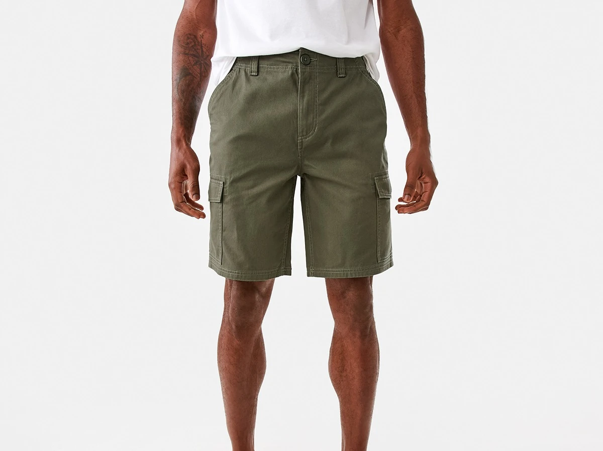 Man Wearing Green Color Waist Cargo Shorts 