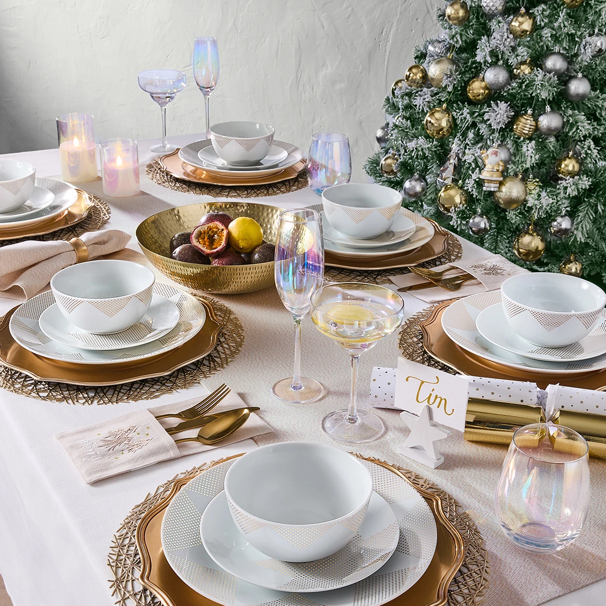 Seasonal Sparkle themed dining table 1