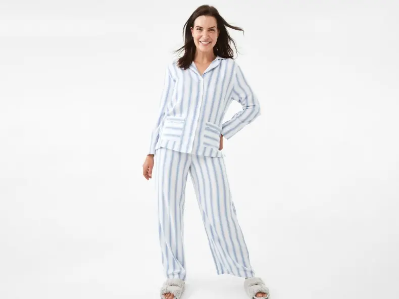 woman wearing long sleeve flannelette pyja