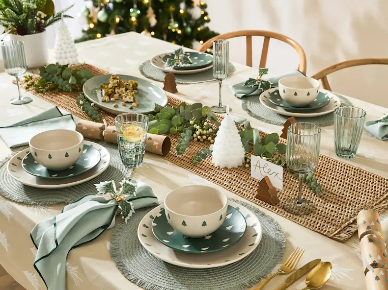 Christmas Dining table Set Up, Green and white colour scheme