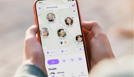 Staying Connected With Aging Parents: How to Ease the Mental Load Without Constant Check-Ins