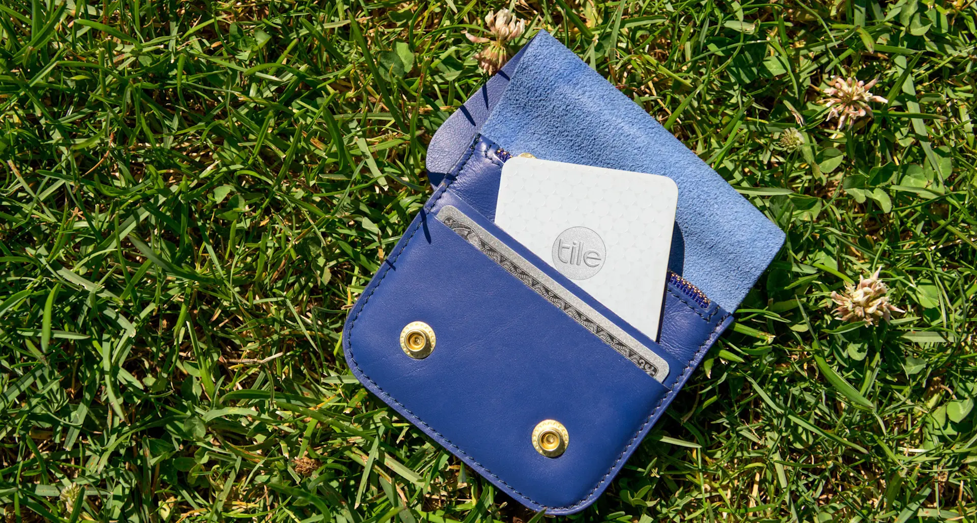 A wallet with a Tile in it