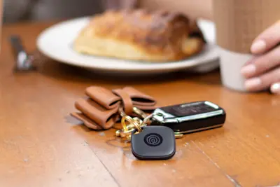 A Life360 Tile attached to a set of keys