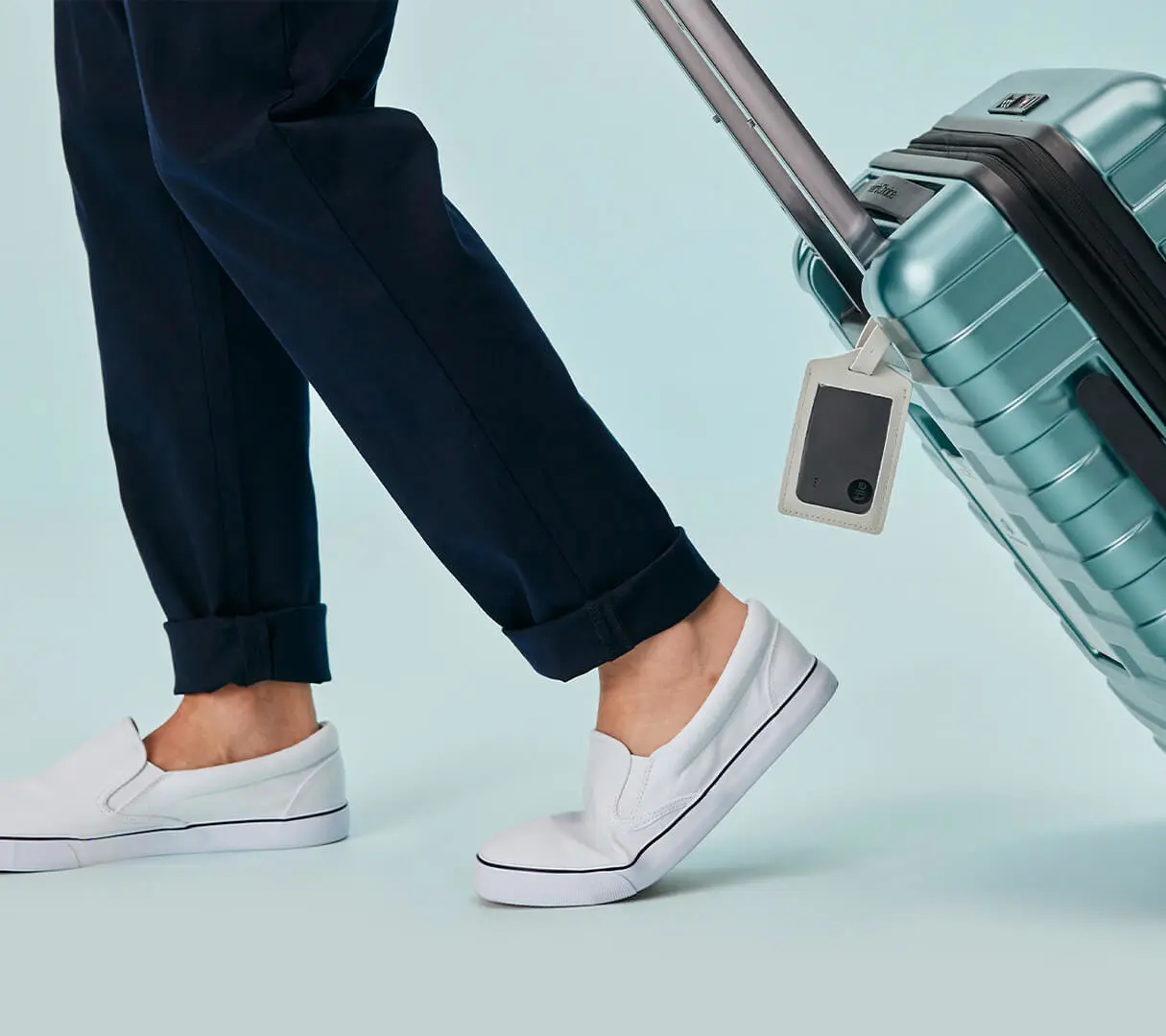 A person with a Tile slim attached to their luggage
