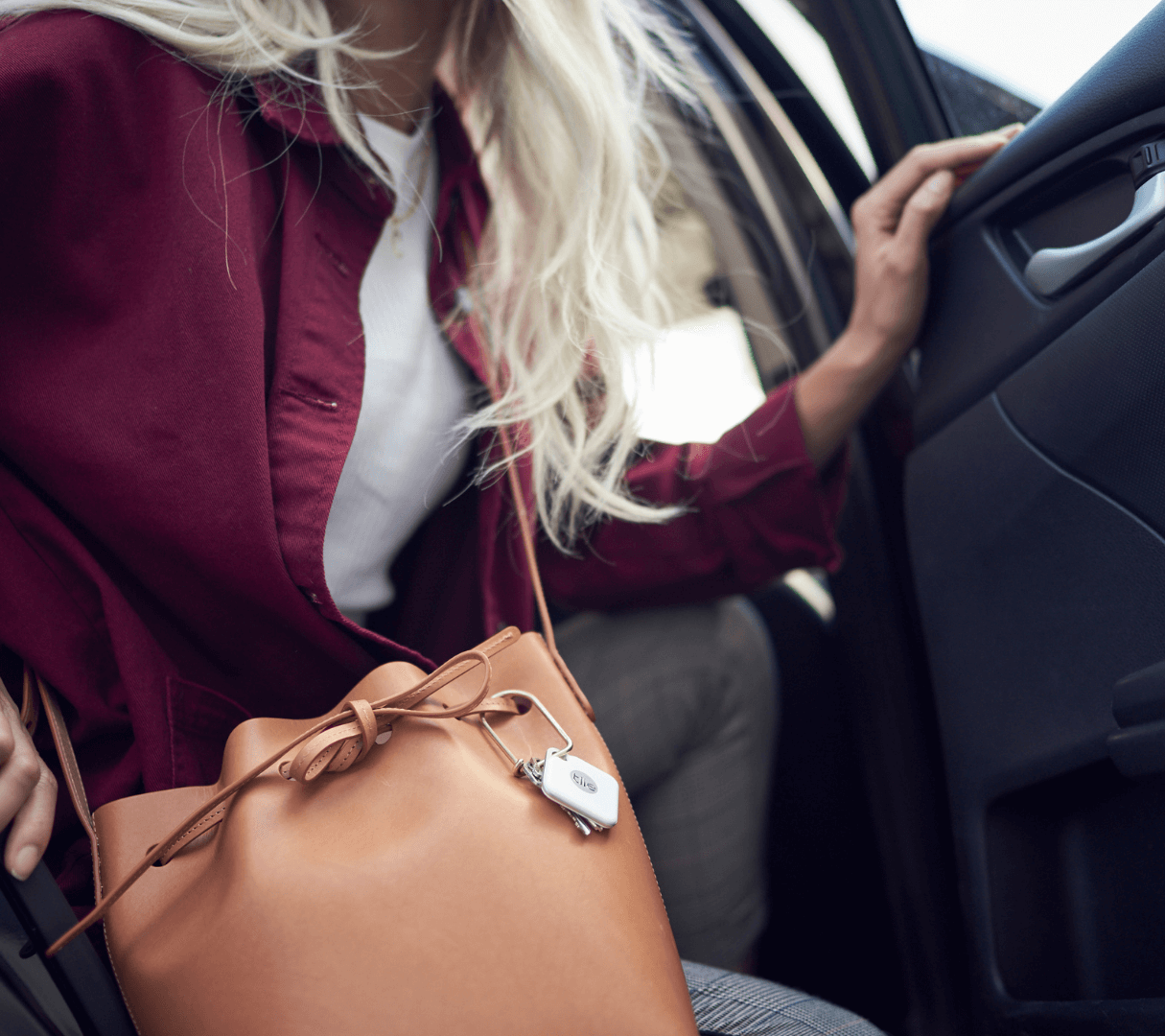 Leave your favorite purse behind at dinner? Use the sleek iota GPS Tracker  to make sure you never lose your valu… | Gps tracker, Favorite purse, Gps  tracking device