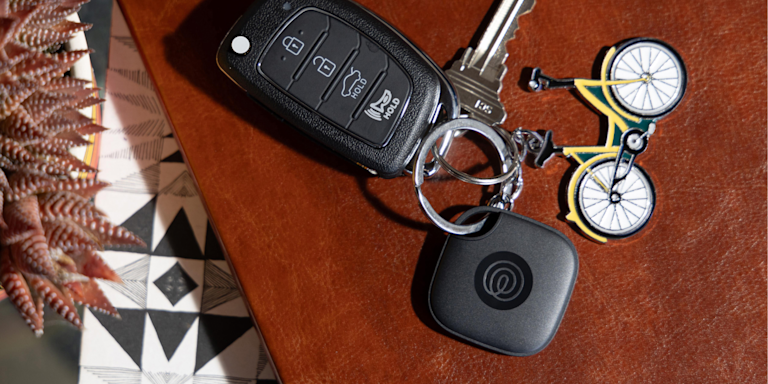 Smart Tag vs. Tile: Samsung Tracker Comparison 2026