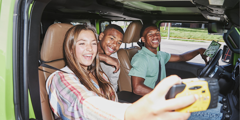 Safe Driving Habits That Stick: How to Build Confidence in a New Driver