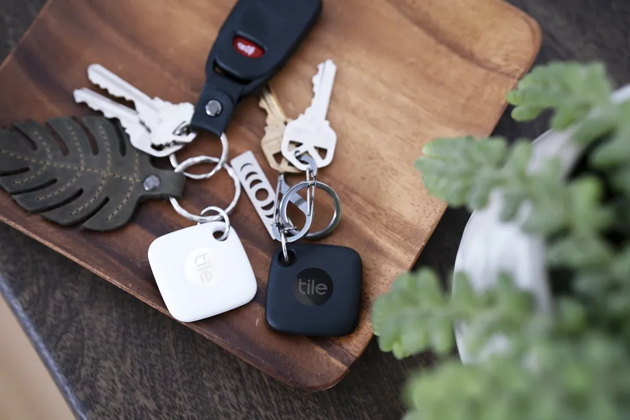 Black and white Tile mates attached to pairs of keys