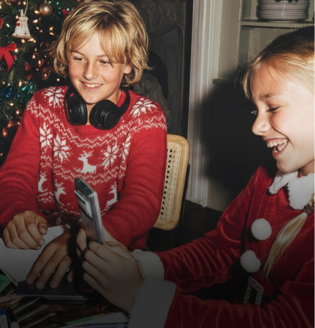 2 kids opening presents