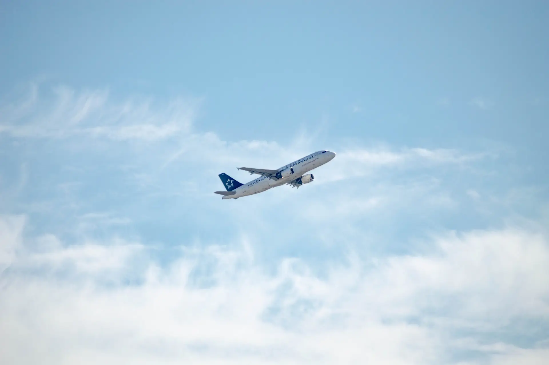 [Blog] Does Airplane Mode Turn Off Location Sharing?