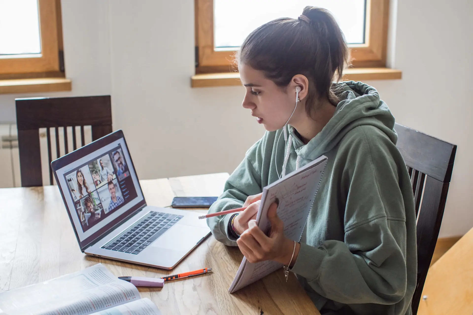[Blog] Screen Time Safety Tips