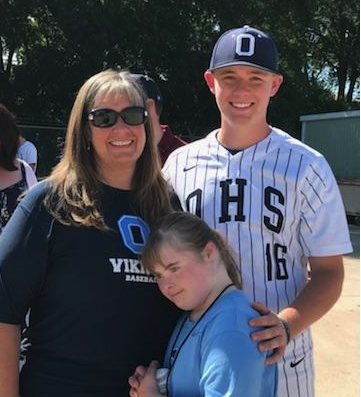 [Blog] Life360 Members at a Baseball Game 3