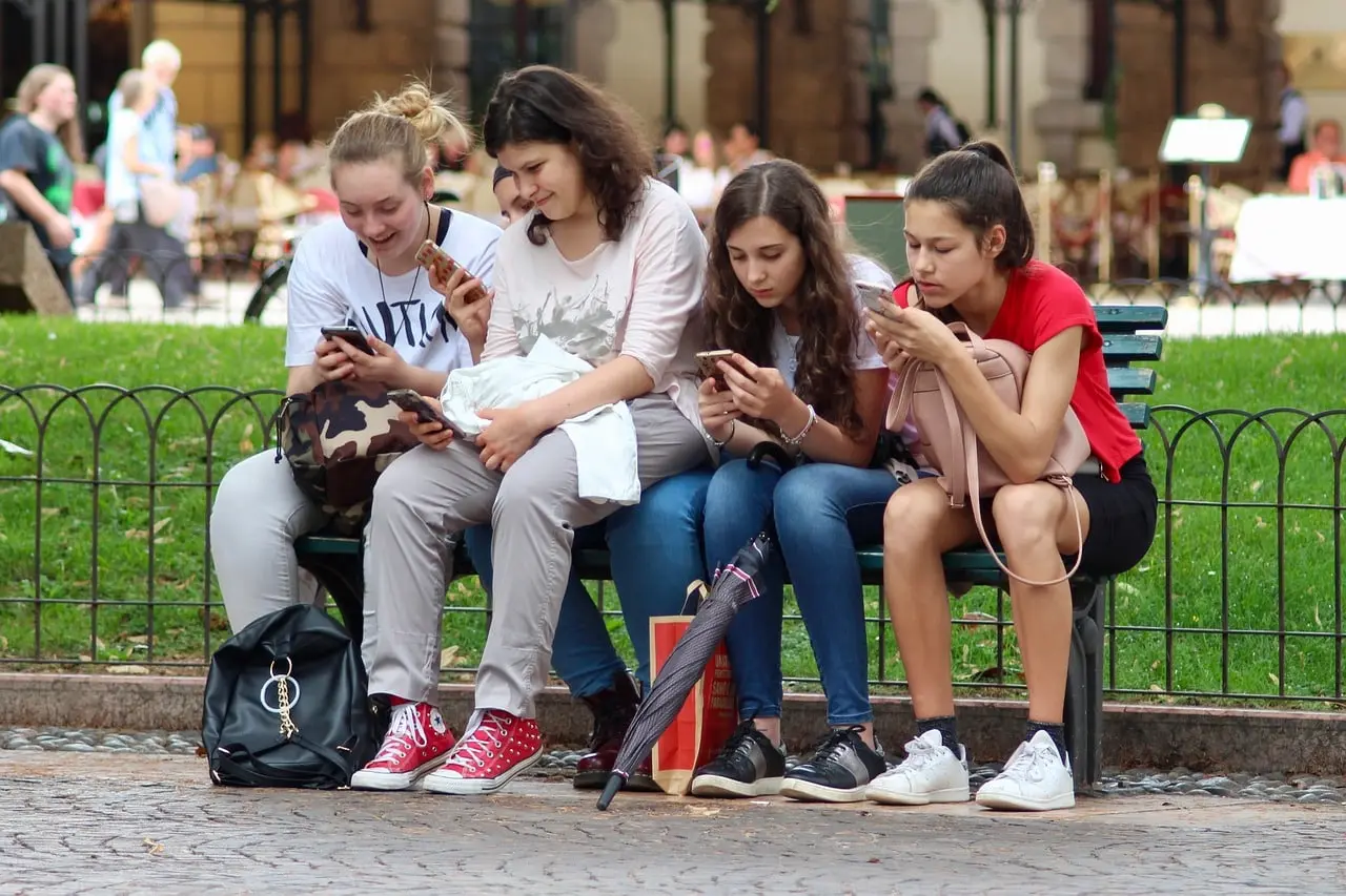 [Blog] When to Get Your Child a Phone