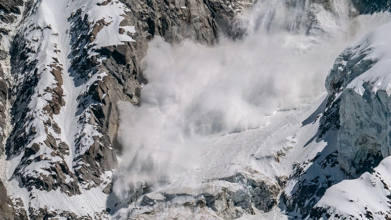 [Blog] Avalanche Safety Tips | Avalanche Safety Guide
