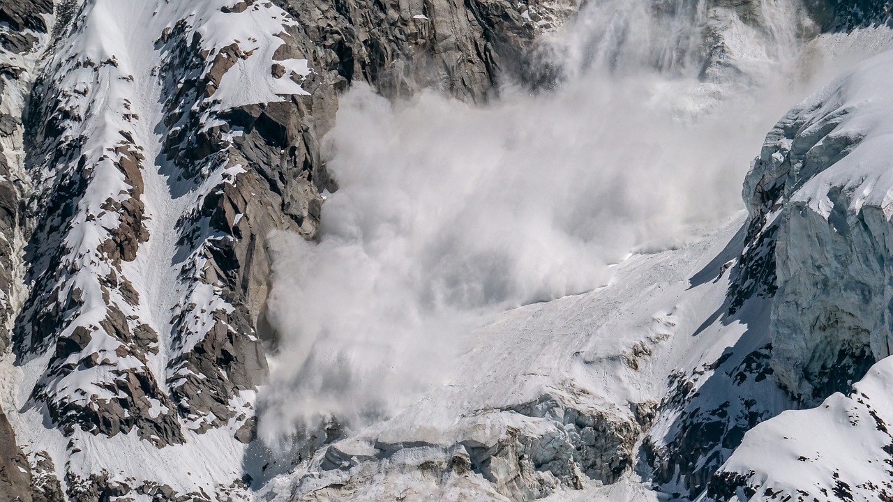 [Blog] Avalanche Safety Tips | Avalanche Safety Guide