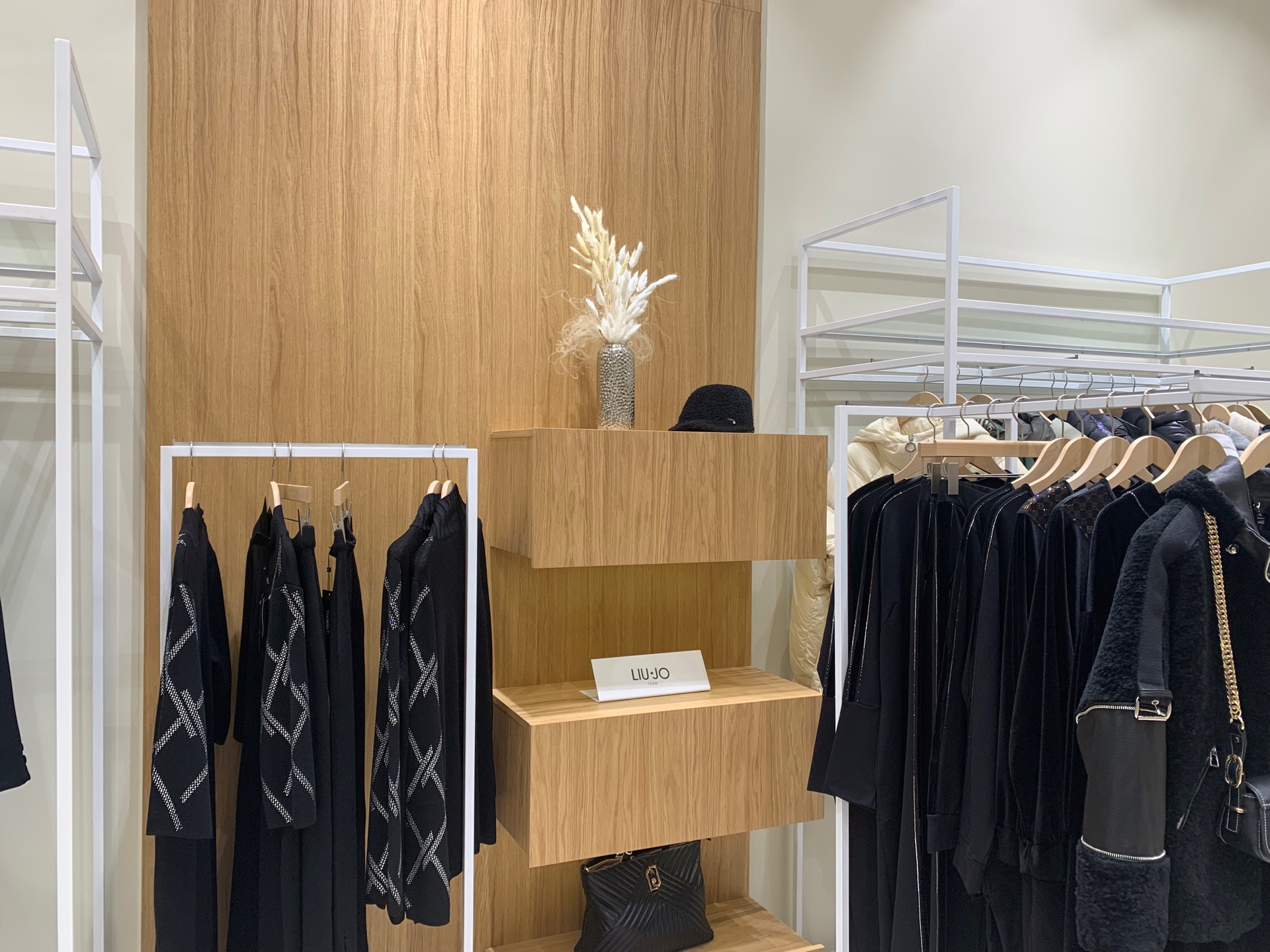 Дизайн магазина одежды 