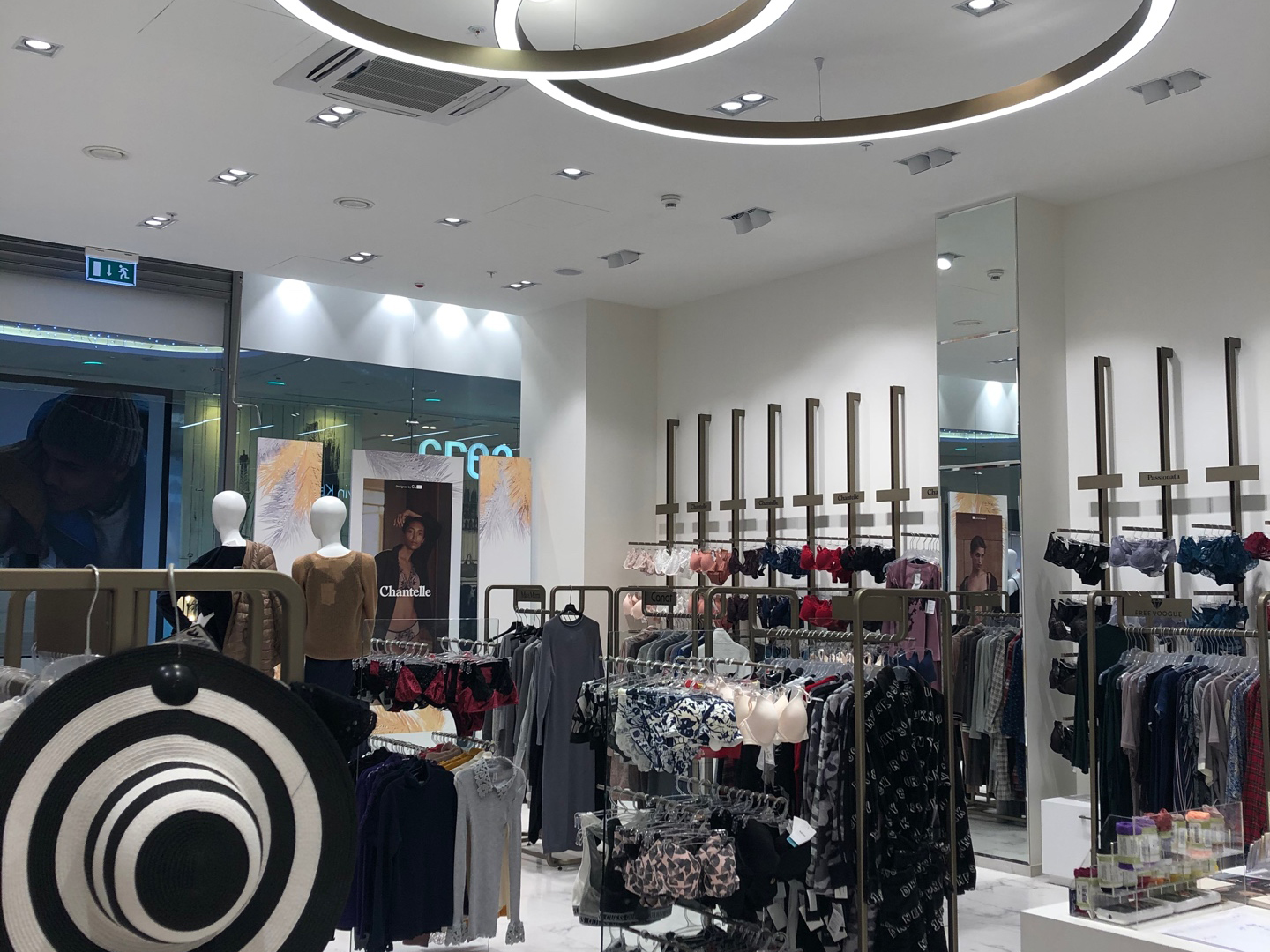 магазин белья в ТРЦ "Океания"