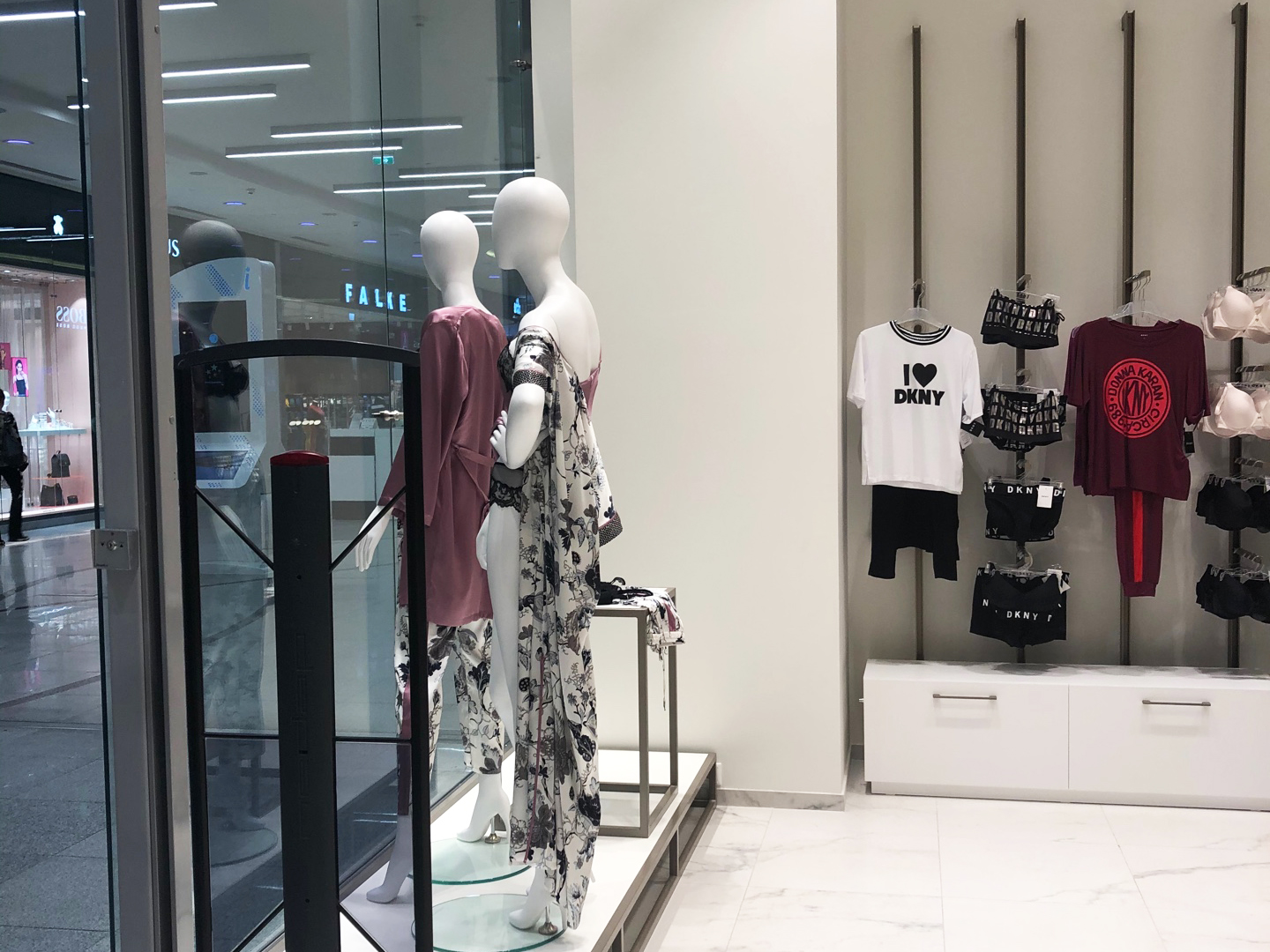 магазин белья в ТРЦ "Океания"