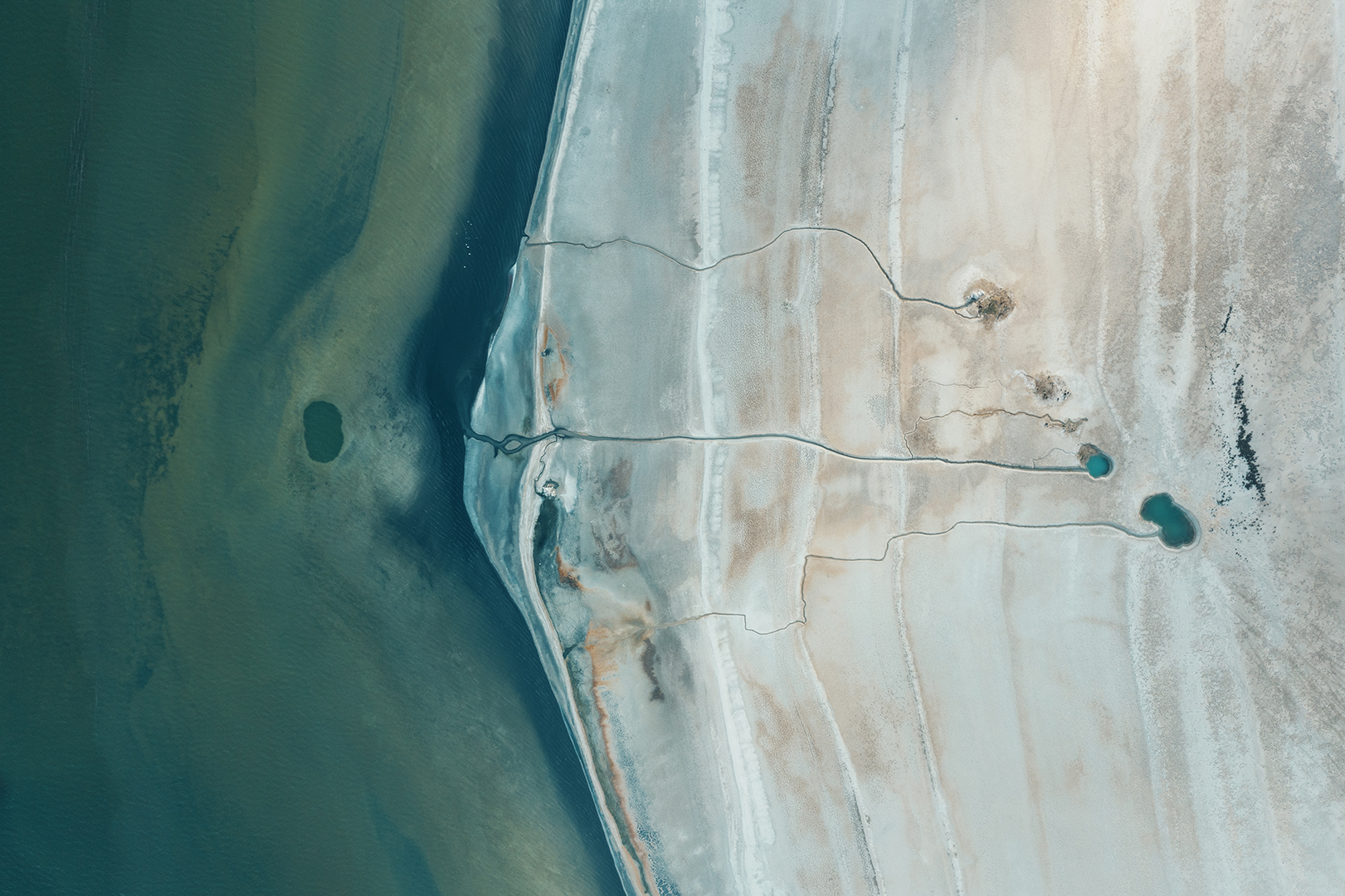 Bulking up the UP42 platform: More tracking capabilities, cheaper tasking, and SDK updates