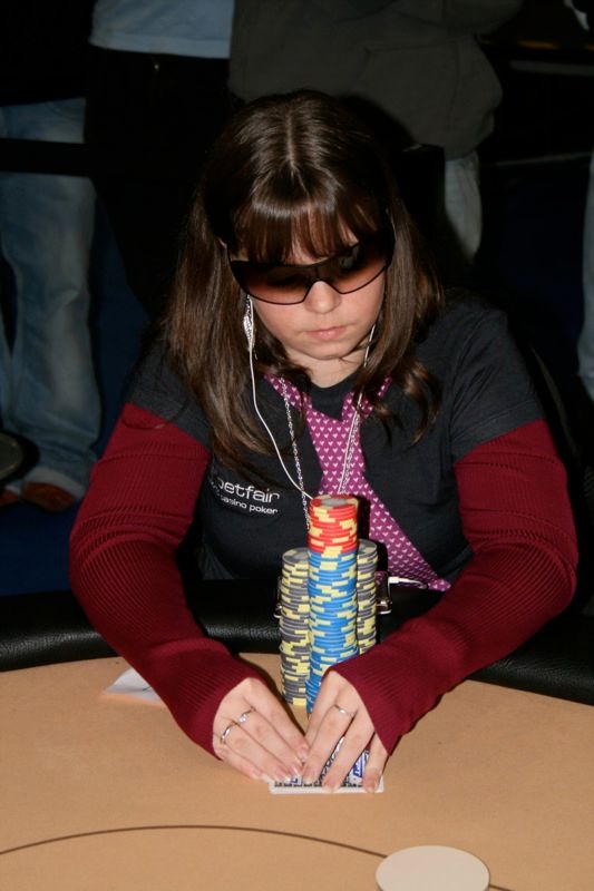 Annette Obrestad photo by Equipo Unibet / Wikimedia Commons