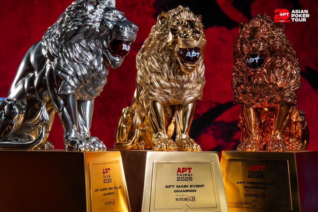 APT Pewter lion trophies