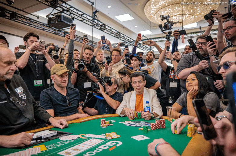 Jeppe Bisgaard (brown cap) bubbles – Photo by Pokernews