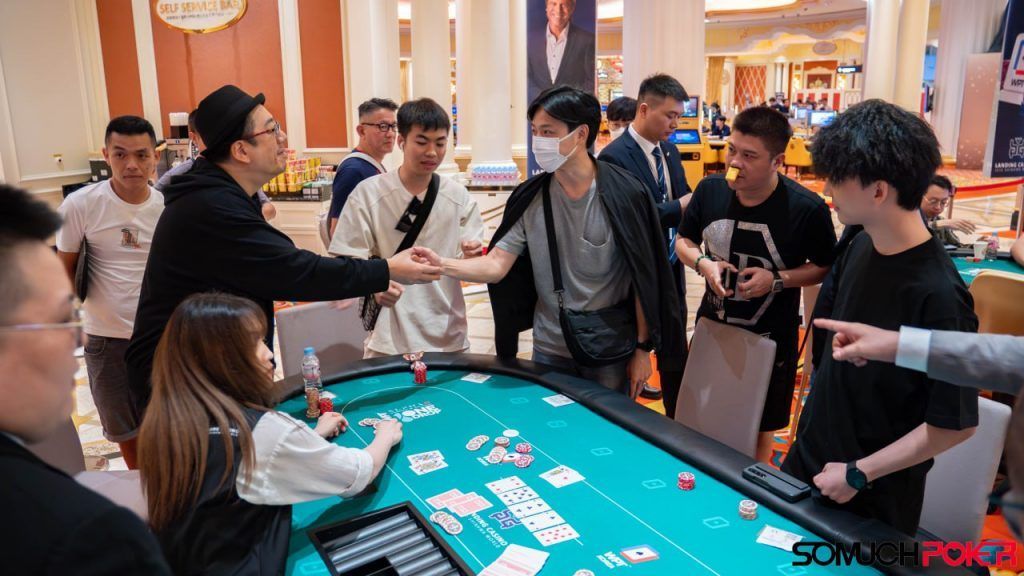 Shimizu Masafumi (left) delivers a double bust