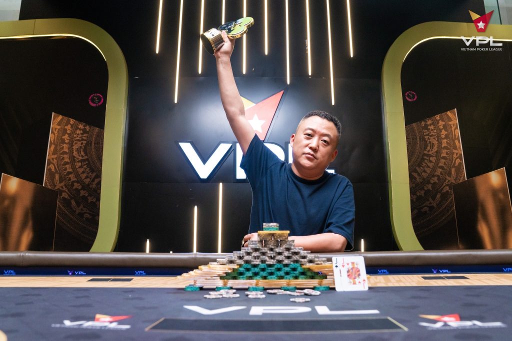 Mini Main Event Champion Lei Li