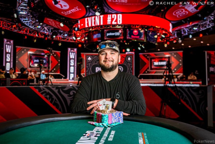 Evan Benton – Photo by WSOP / Pokernews