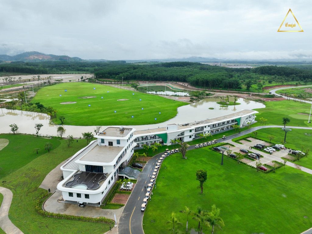 Phoukewlom Mountains Golf