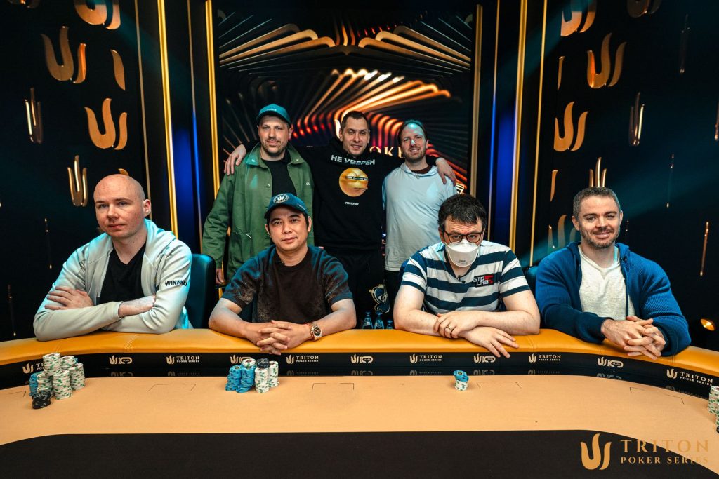 The final table (clockwise from back left): Artur Martirosian, Anatoly Zlotnikov, Mike Watson, Ben Tollerene, Isaac Haxton, Cong Pham, Tobias Schwecht.