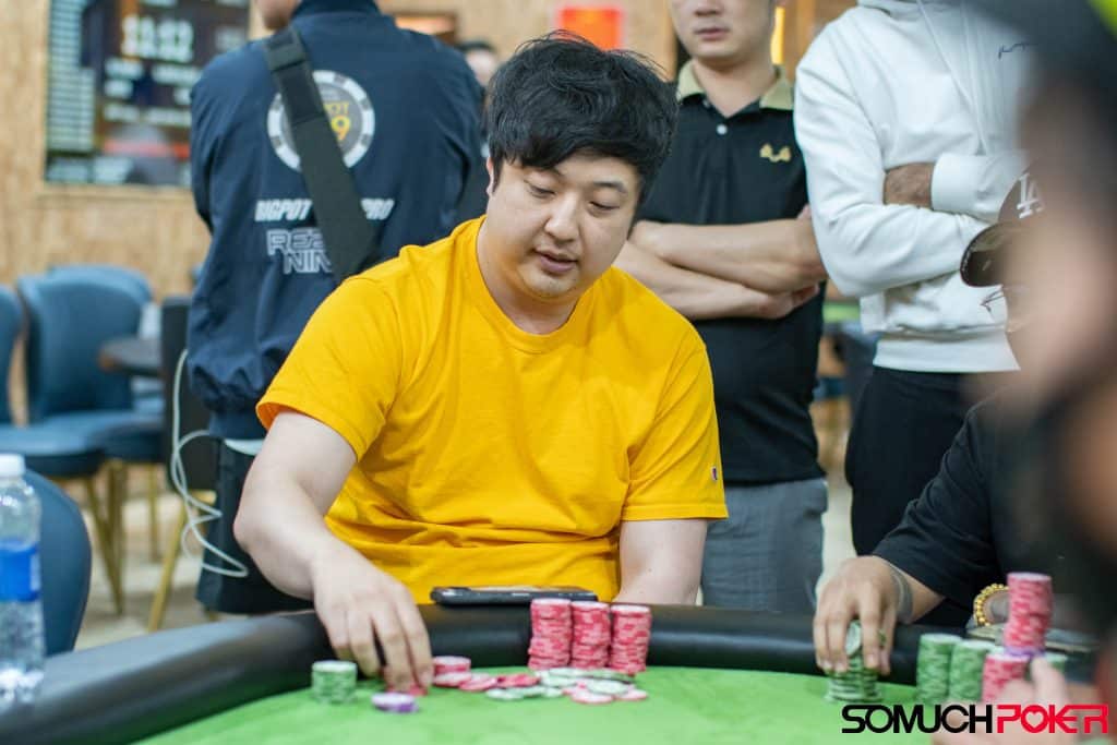 Day 1C chipleader – Hui Seok Kim
