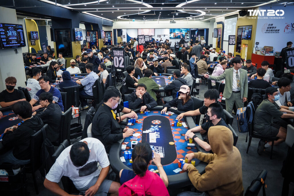 Crown Main Event Day 2.
