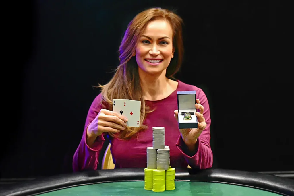 Lana Evans winning a WSOP ring in the 2017/18 season