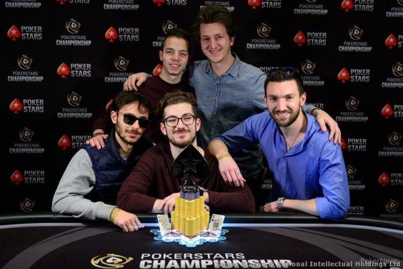 Nicolo Molinelli (middle, sitting). Credit: PokerStars Live
