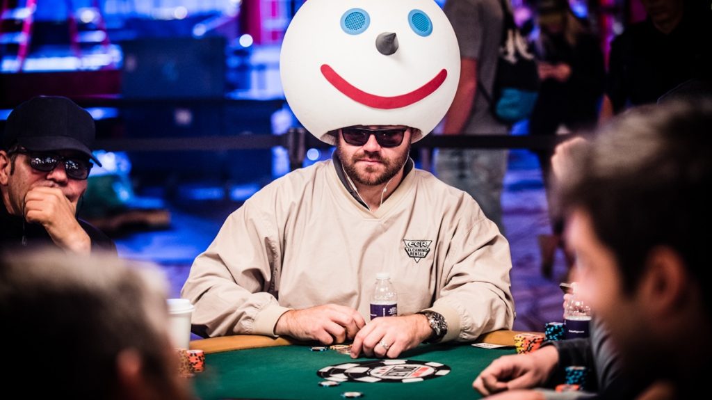 poker table how to dress