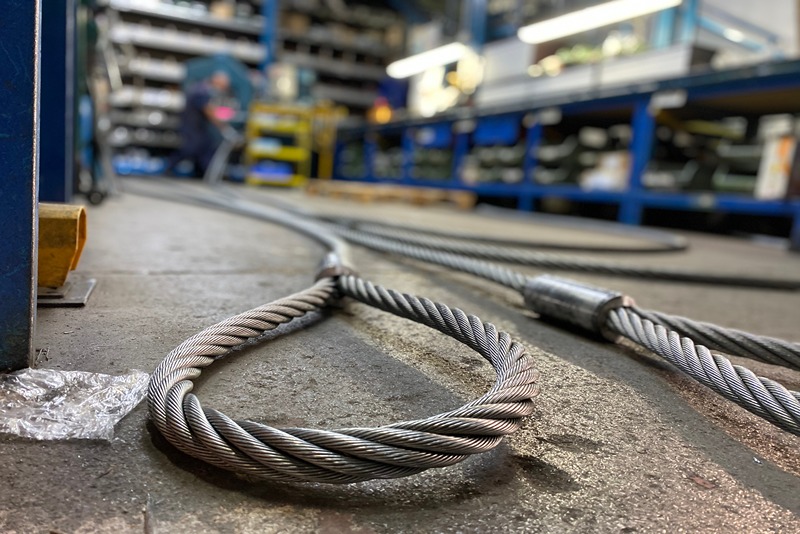 tie_rods_of_steel_cable,_steel_rope._Machining_in_a_mechanical_workshop