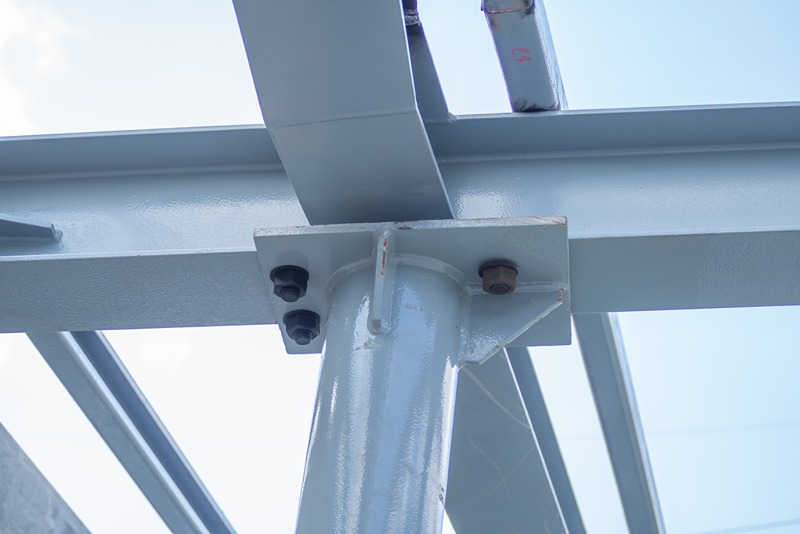 closeup_of_bolted_connection_on_steel_column_joint