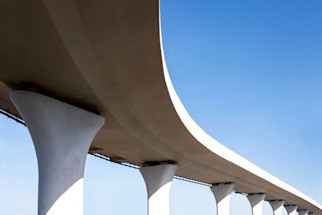 lyover_bridges_with_structural_columns_against_blue_sky