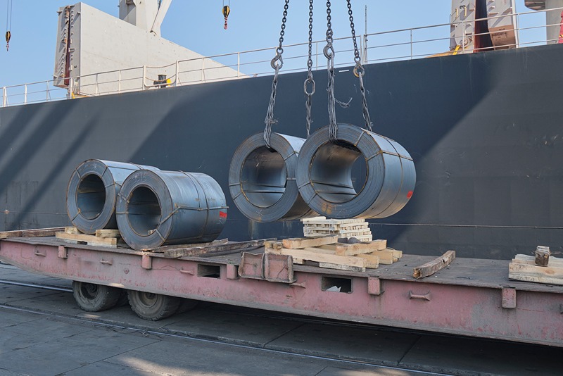 hot_rolled_steel_coils_loaded_onto_shipping_truck_using_crane